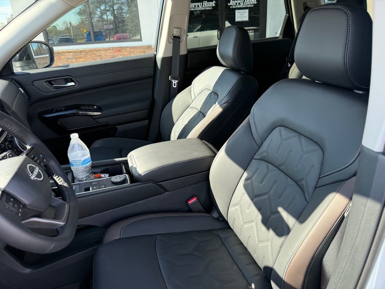 Used 2026 Nissan Pathfinder Platinum image 3