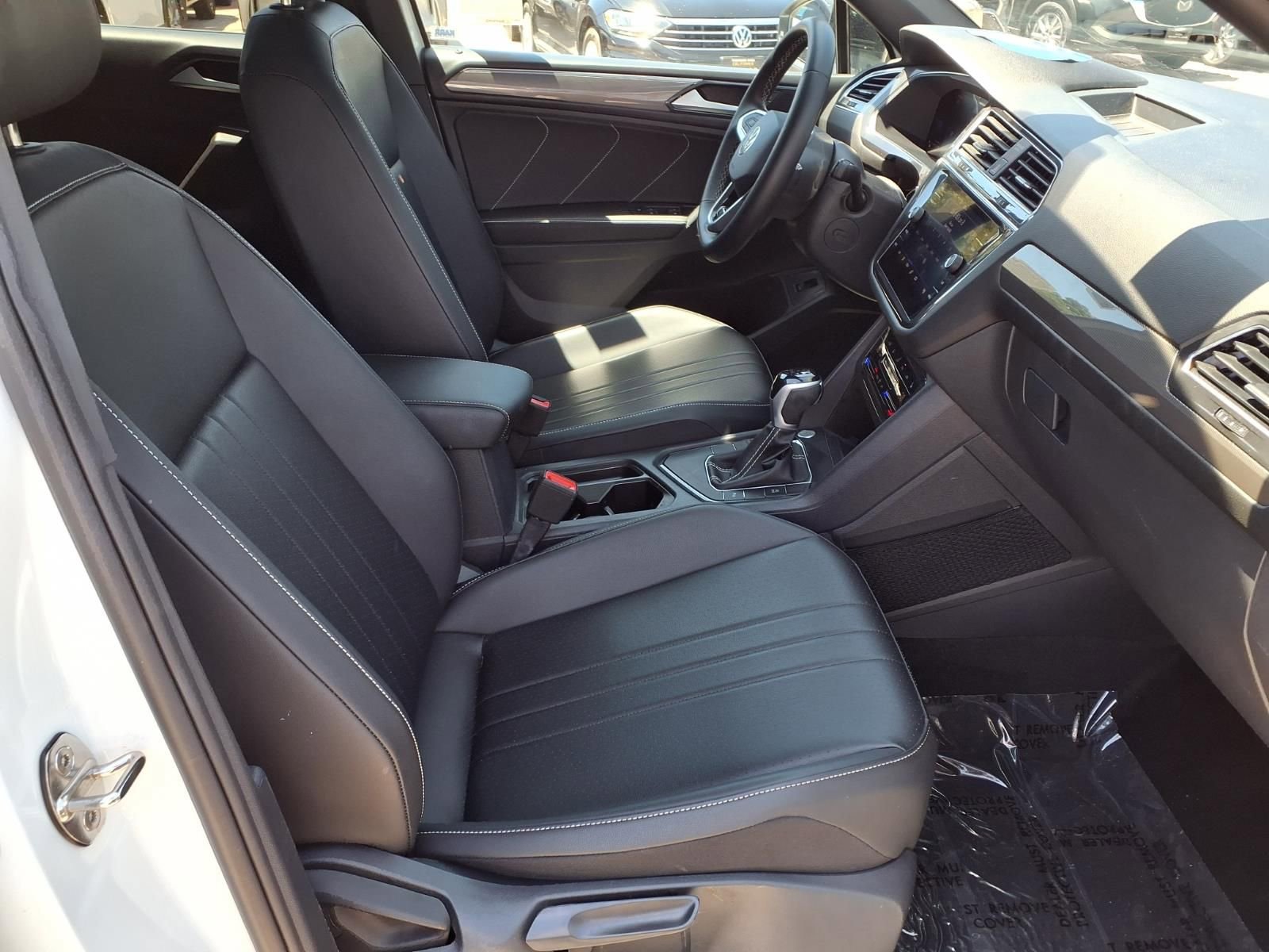 Certified 2023 Volkswagen Tiguan SE R-Line FWD image 27