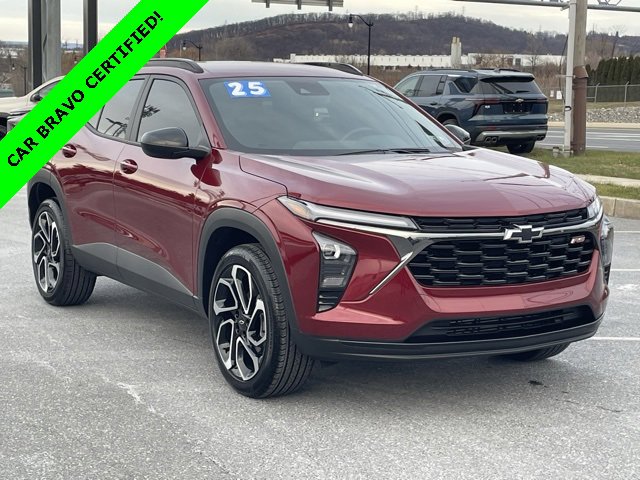 Certified 2025 Chevrolet Trax RS w/ Driver Confidence Package