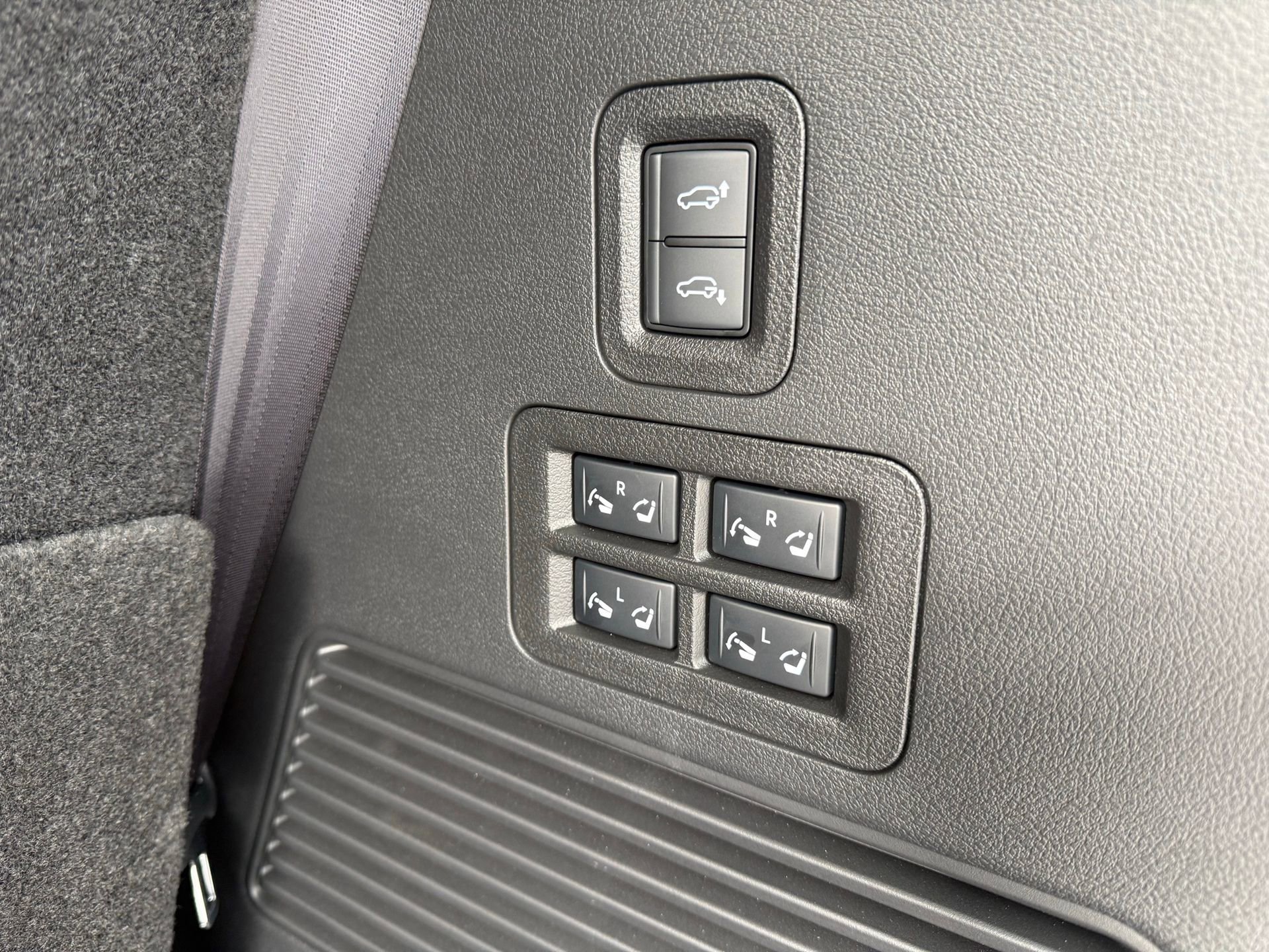 Used 2025 INFINITI QX80 Luxe image 23