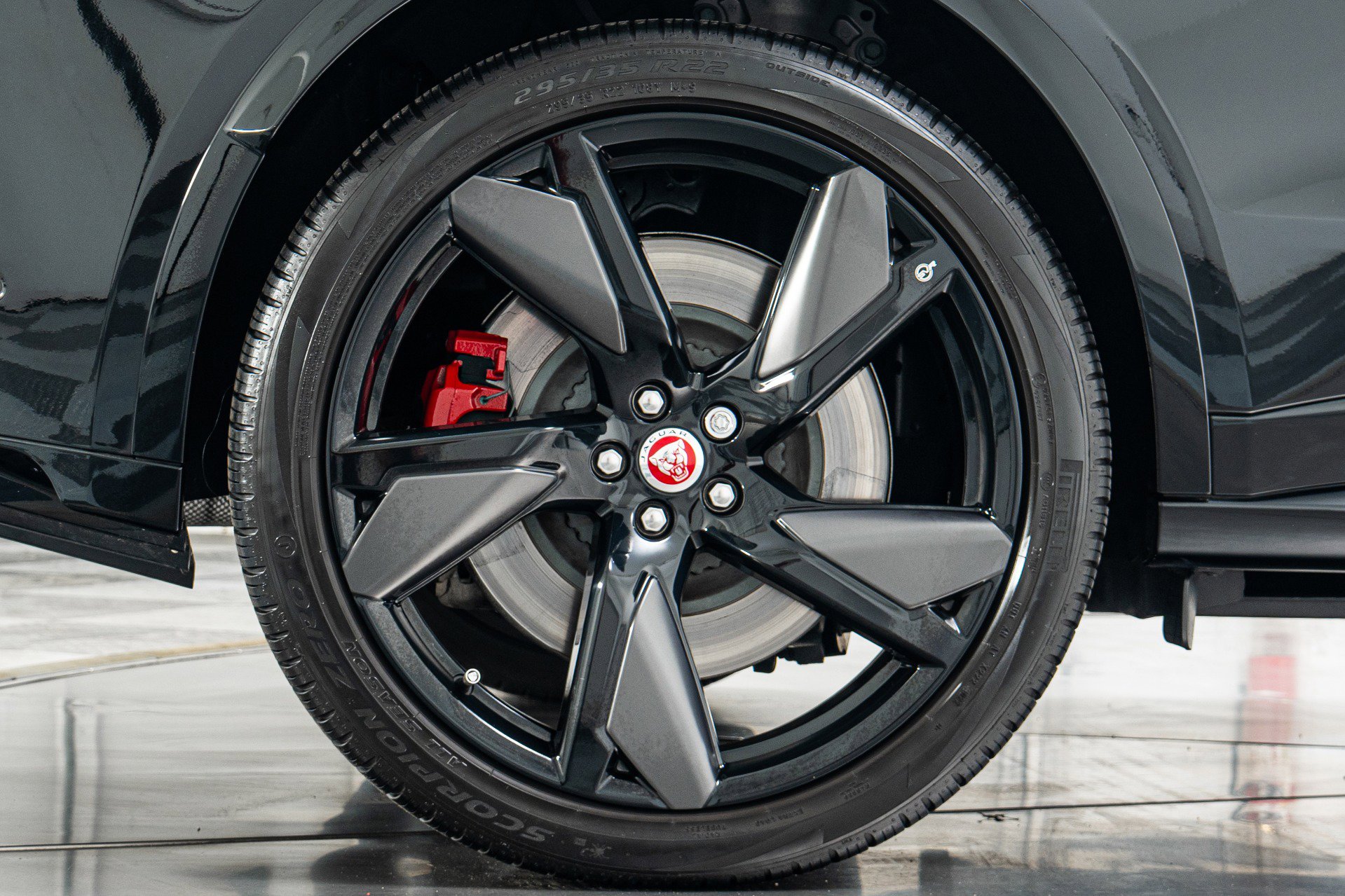 Used 2023 Jaguar F-PACE SVR image 43