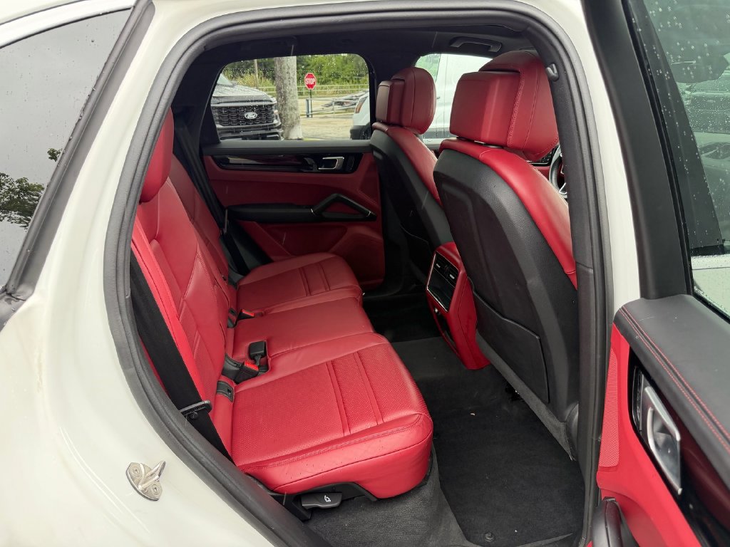 Used 2023 Porsche Cayenne w/ Premium Package AWD/4WD image 14