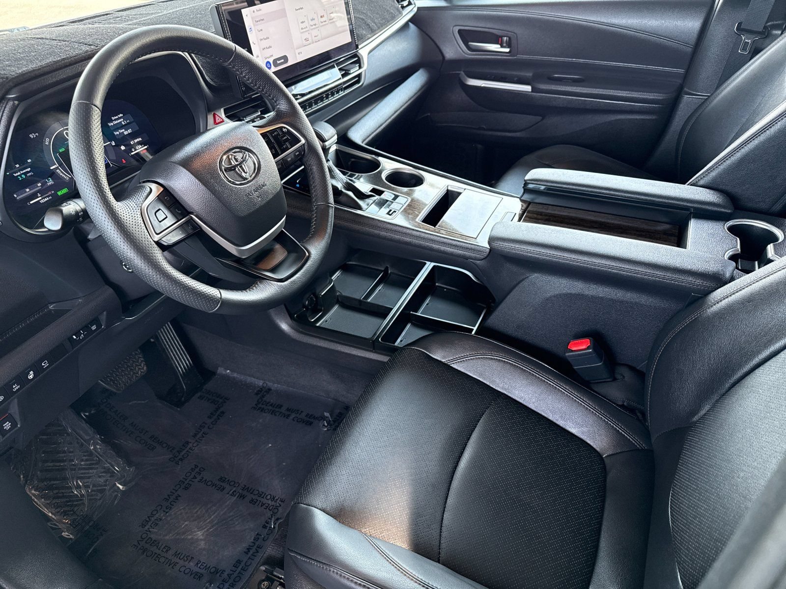 Used 2025 Toyota Sienna Platinum FWD image 9
