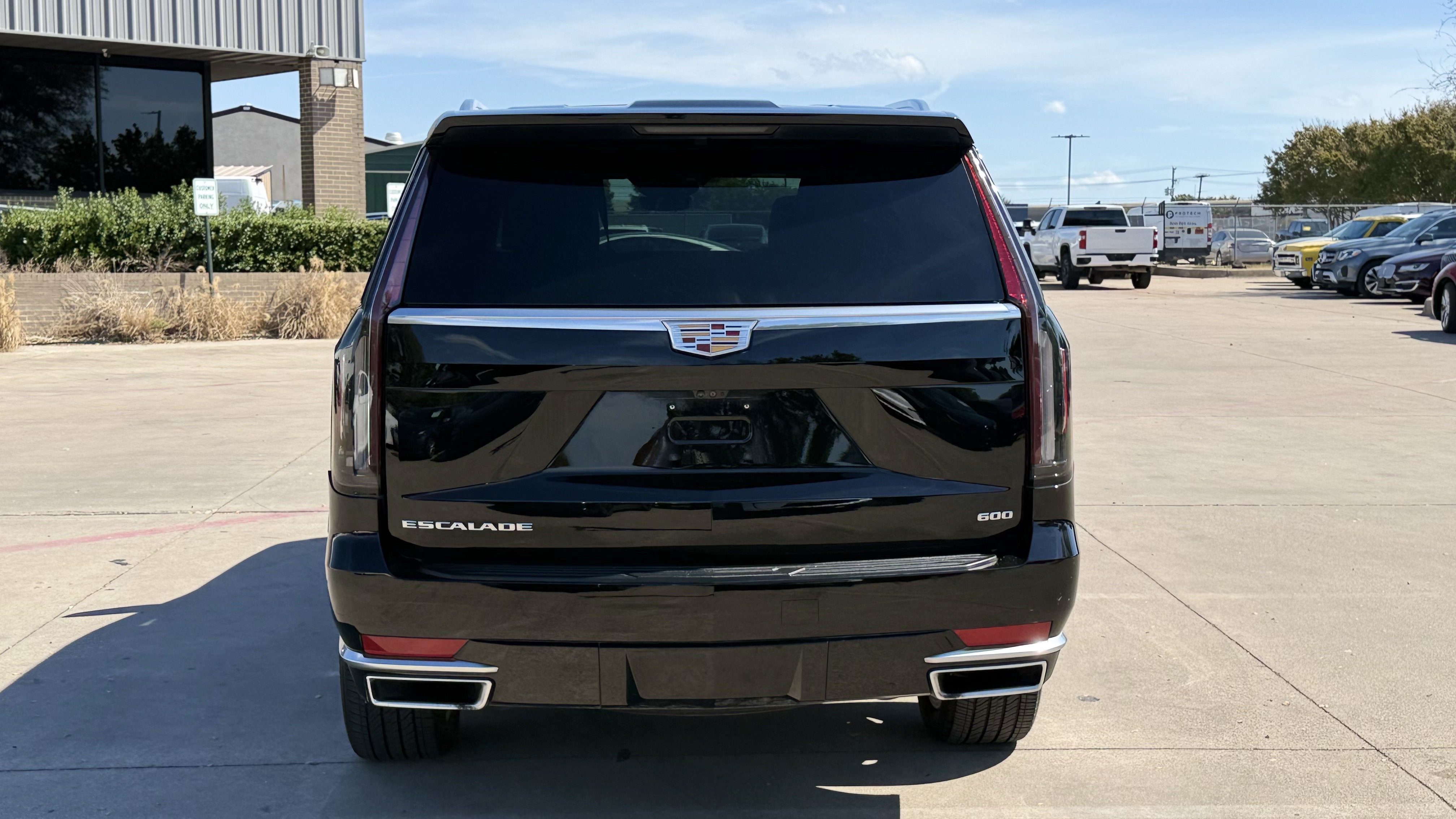 Used 2024 Cadillac Escalade Premium Luxury w/ Performance Package AWD/4WD image 13
