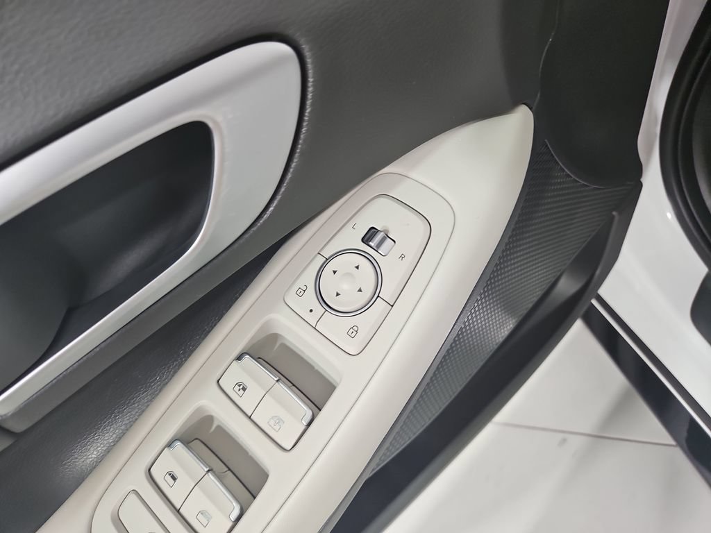 Certified 2025 Hyundai Sonata SEL AWD/4WD image 13