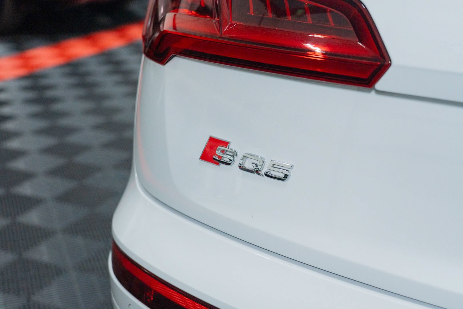 Used 2020 Audi SQ5 Premium Plus w/ Premium Plus Package AWD/4WD image 9