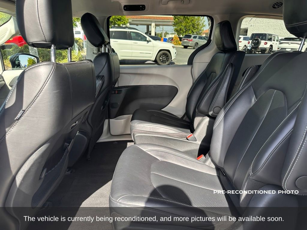 Used 2024 Chrysler Pacifica Select FWD image 12