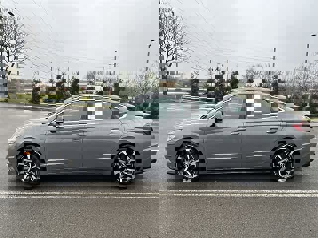 Used 2022 Hyundai Sonata SEL Plus w/ Preferred Accessory Package image 2