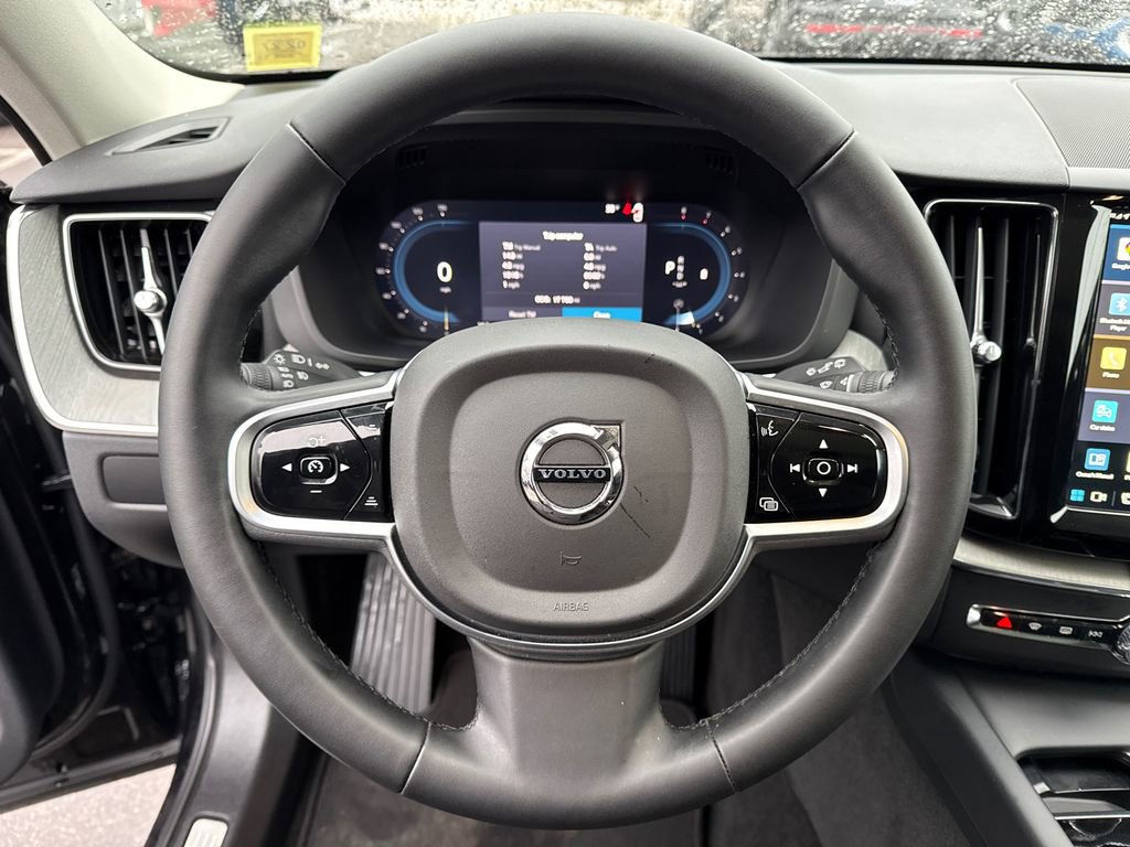 Used 2025 Volvo XC60 B5 Plus AWD/4WD image 13