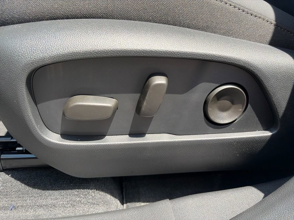 New 2026 Chevrolet Equinox LT w/ Convenience Package II FWD image 16
