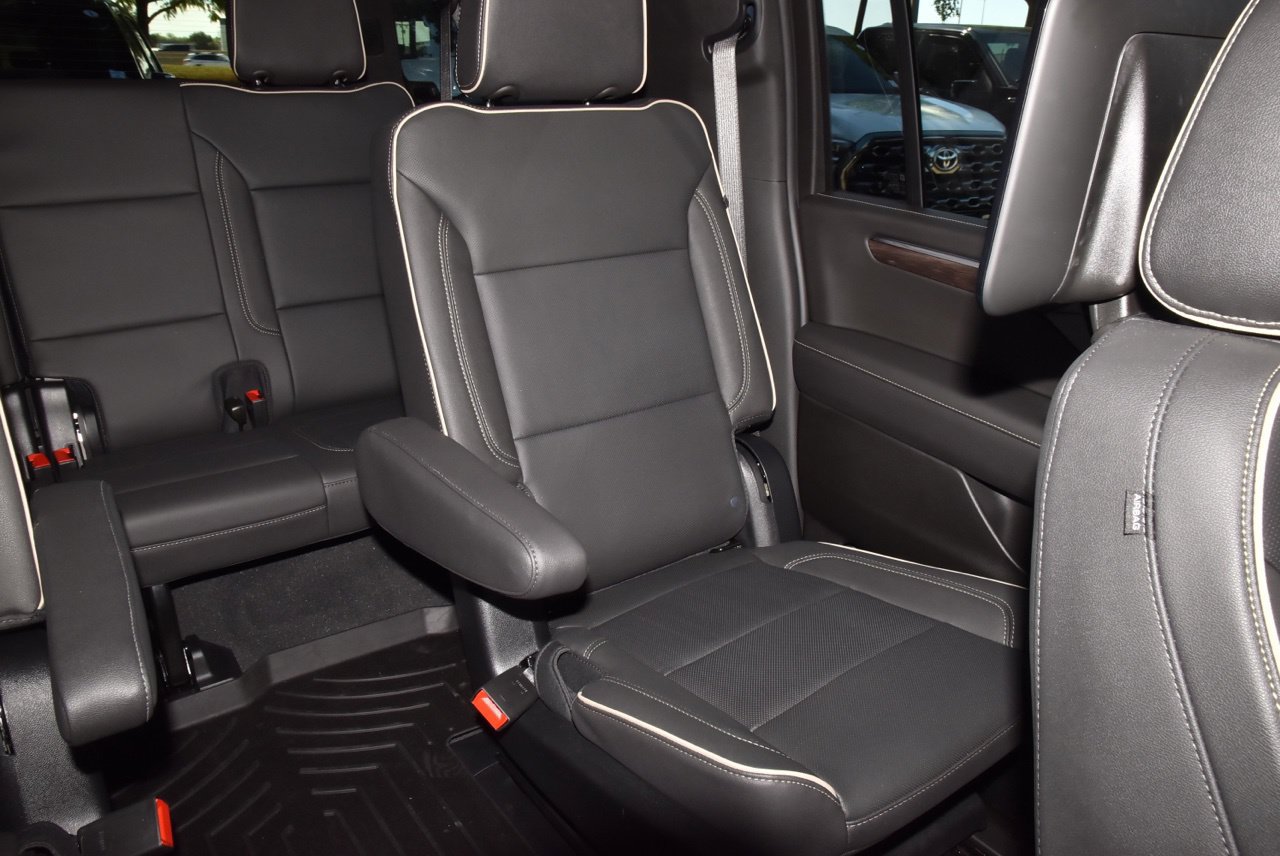 Used 2026 Chevrolet Suburban Premier RWD image 24