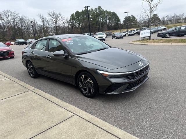 Used 2024 Hyundai Elantra SEL w/ Convenience Package image 6