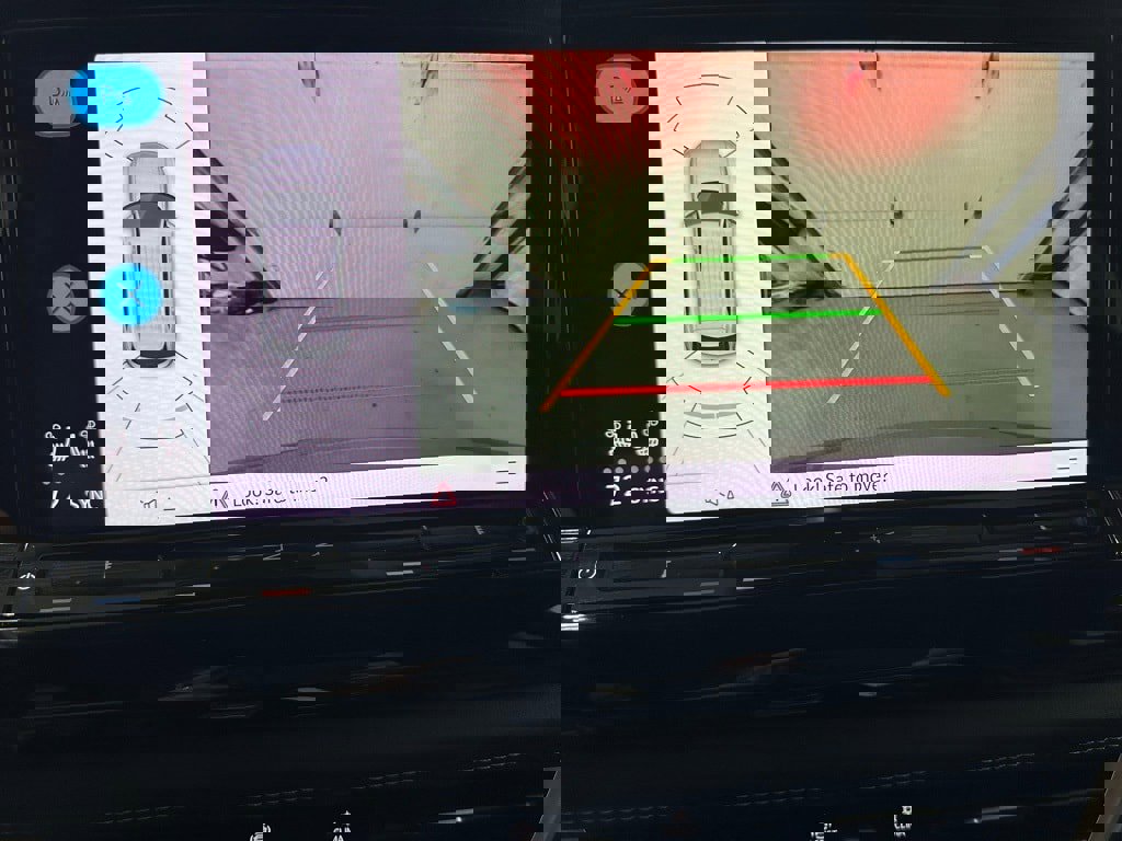 Used 2025 Volkswagen Atlas Cross Sport SE image 34