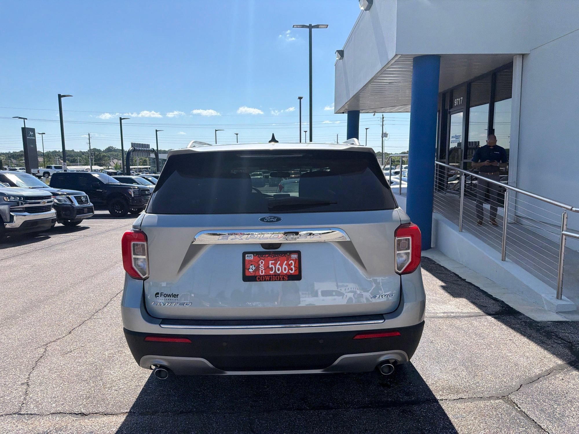 Used 2024 Ford Explorer Limited w/ Equipment Group 301A AWD/4WD image 5