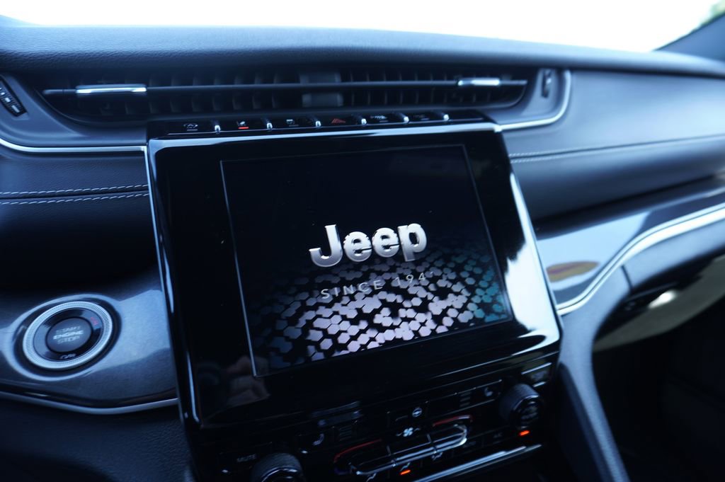 Used 2023 Jeep Grand Cherokee L Laredo AWD/4WD image 16