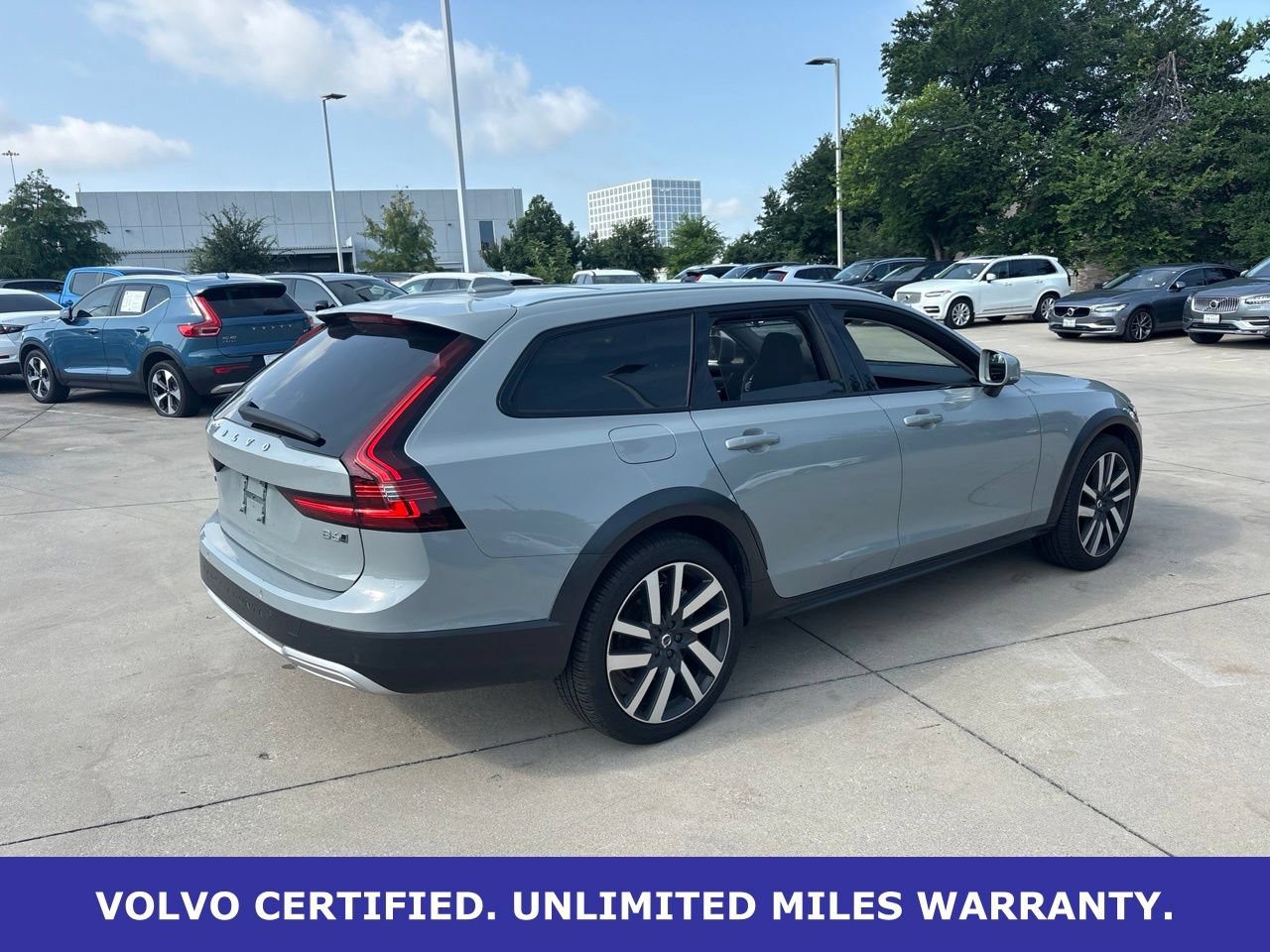 Certified 2025 Volvo V90 B6 Cross Country Ultra AWD/4WD image 5