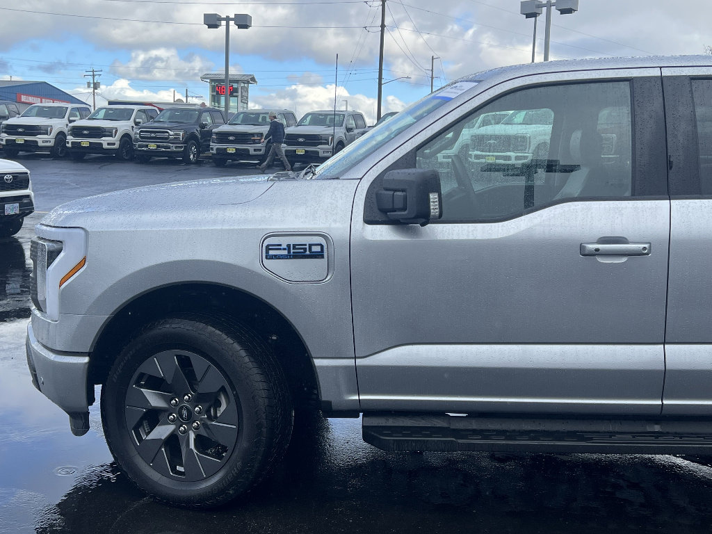 Used 2025 Ford F150 Lightning Flash image 13