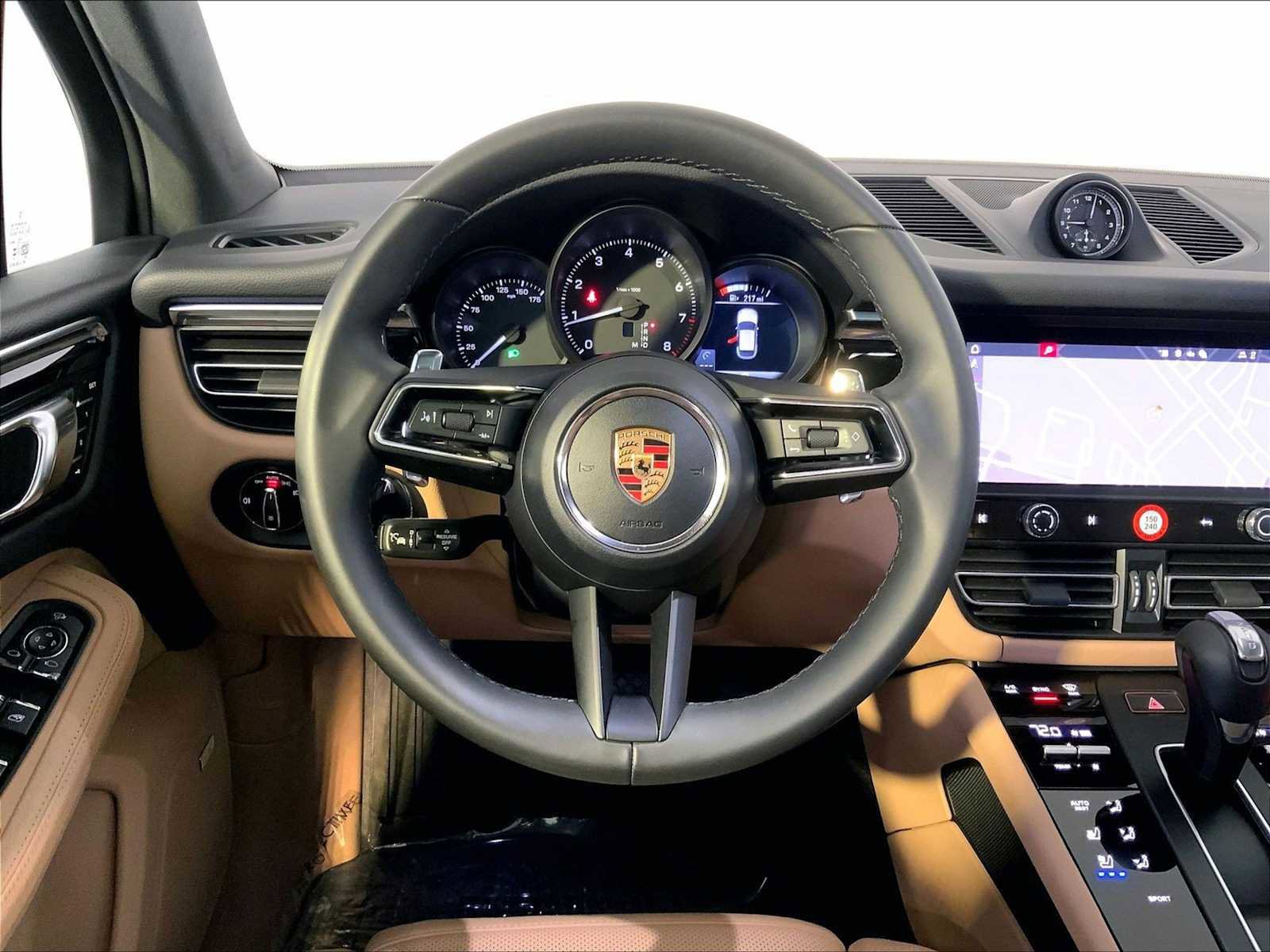 Certified 2026 Porsche Macan AWD/4WD image 15