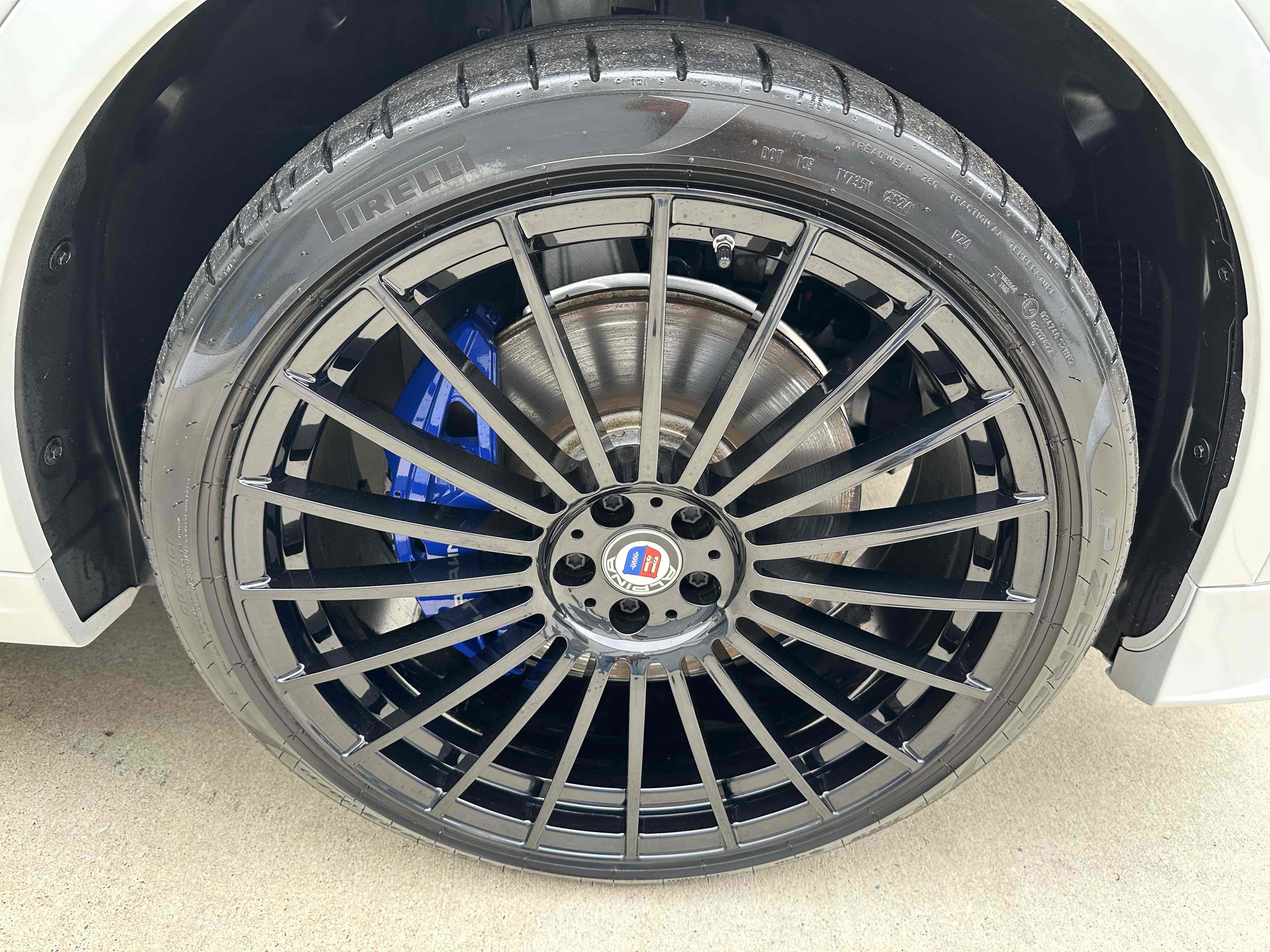 Used 2025 BMW ALPINA XB7 AWD/4WD image 30