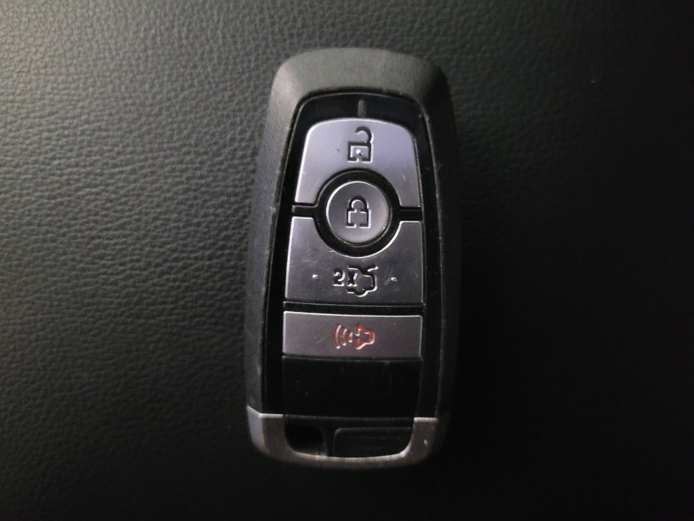 Used 2020 Ford Fusion SE image 32