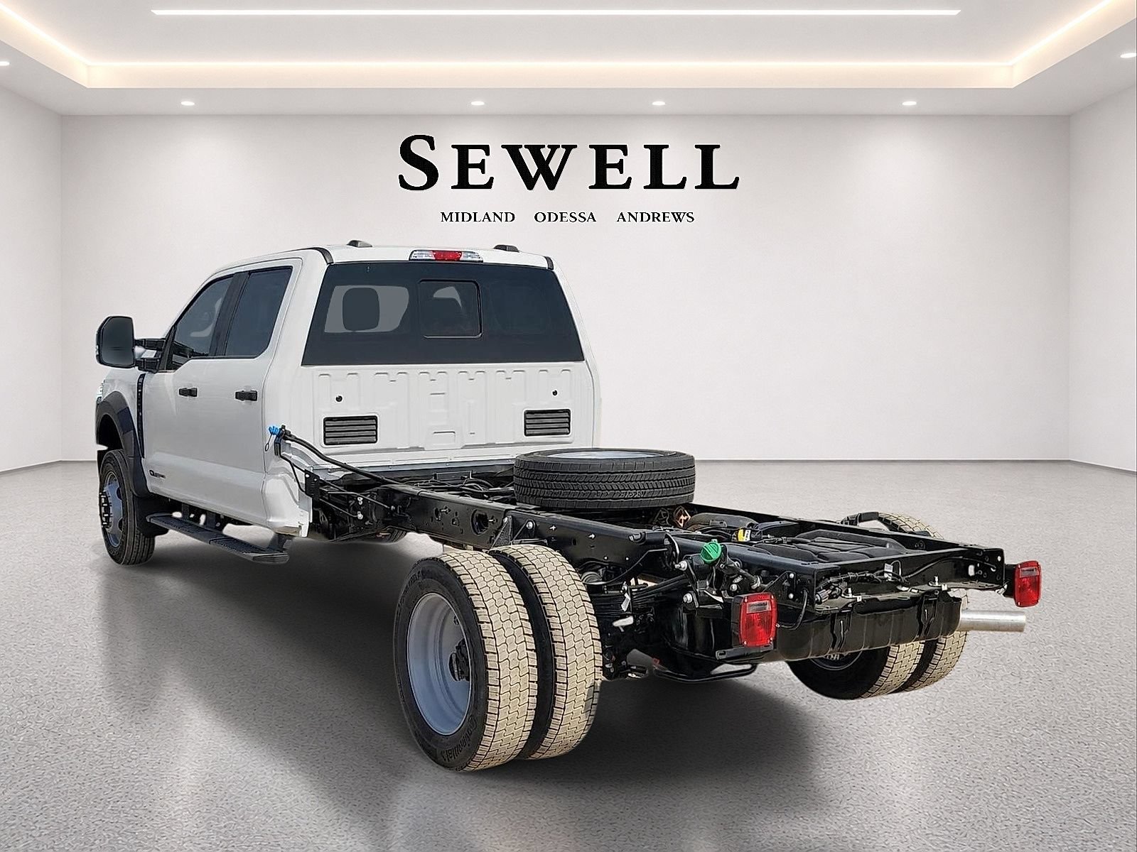 New 2027 Ford F550 4x4 Crew Cab image 3