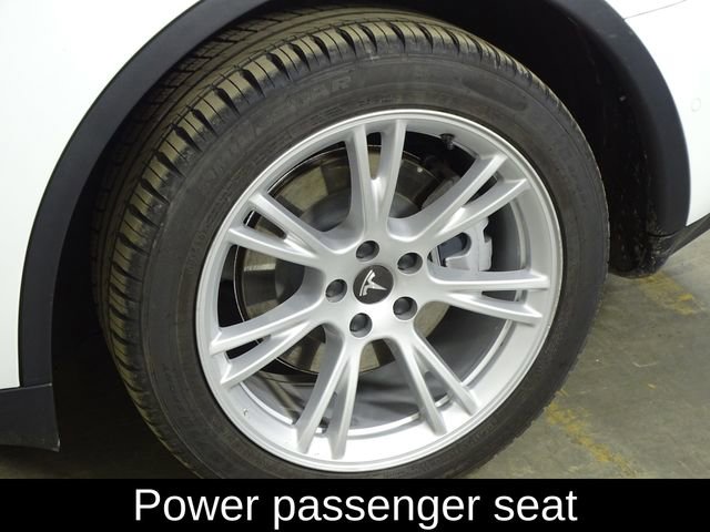 Used 2022 Tesla Model Y Long Range image 40