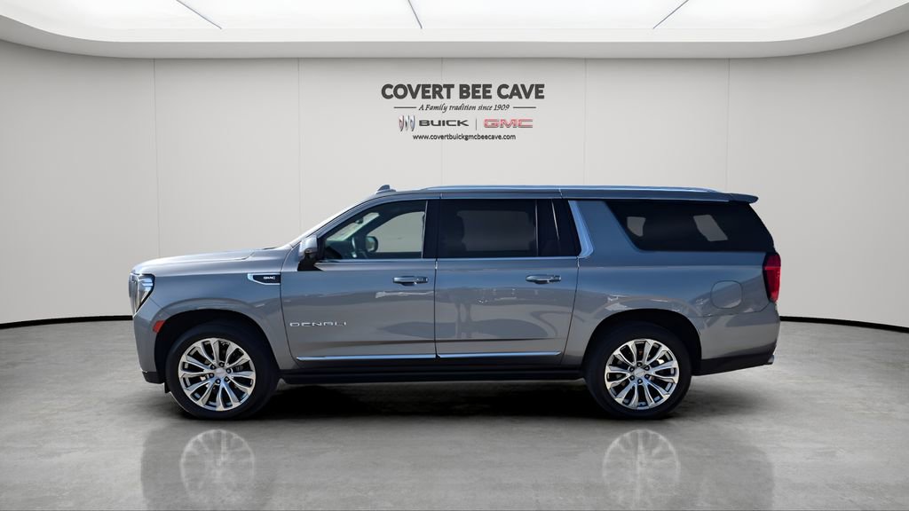 Used 2022 GMC Yukon XL Denali w/ Denali Premium Package image 5