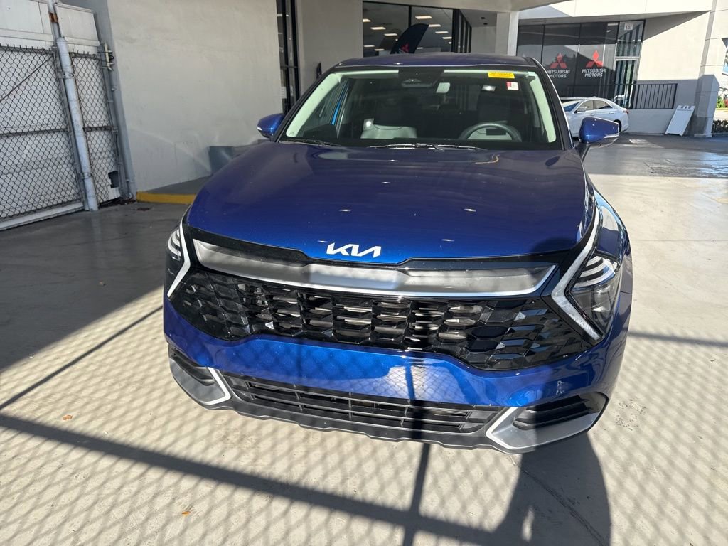 Used 2025 Kia Sportage EX FWD image 2