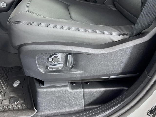 New 2026 Land Rover Defender 130 X-Dynamic SE image 22