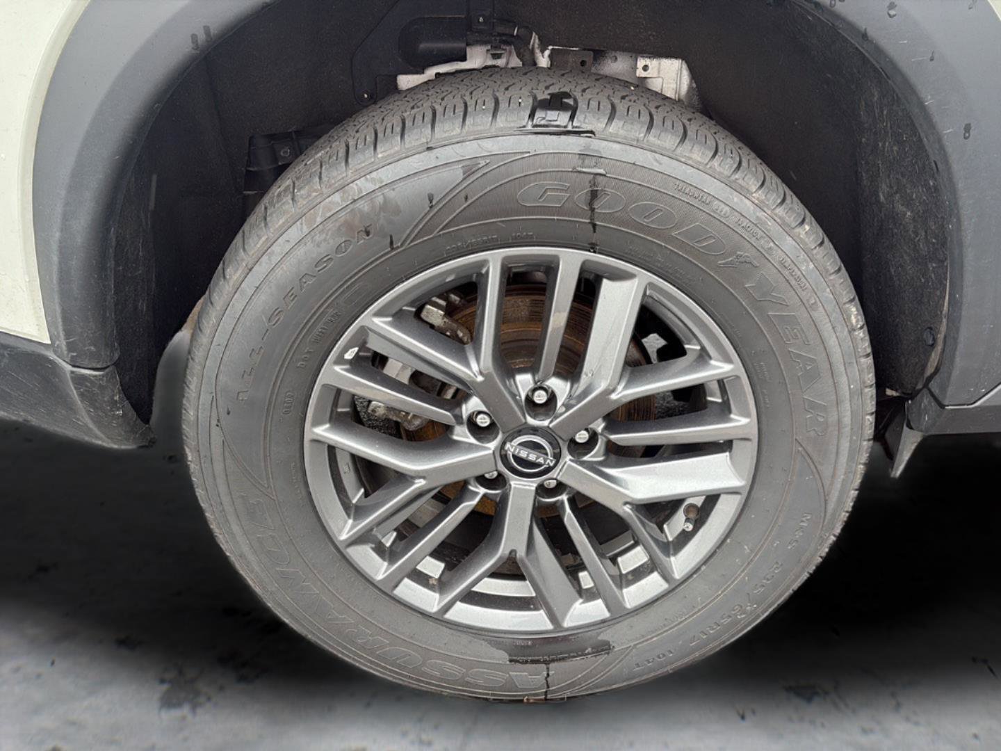 Used 2023 Nissan Rogue S AWD/4WD image 7
