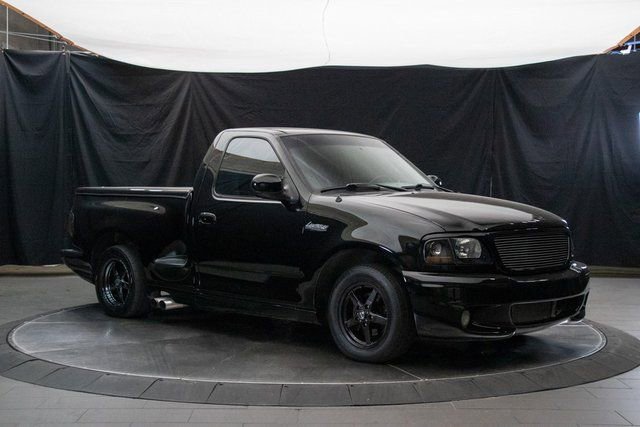 Used 2002 Ford F150 Lightning RWD image 1
