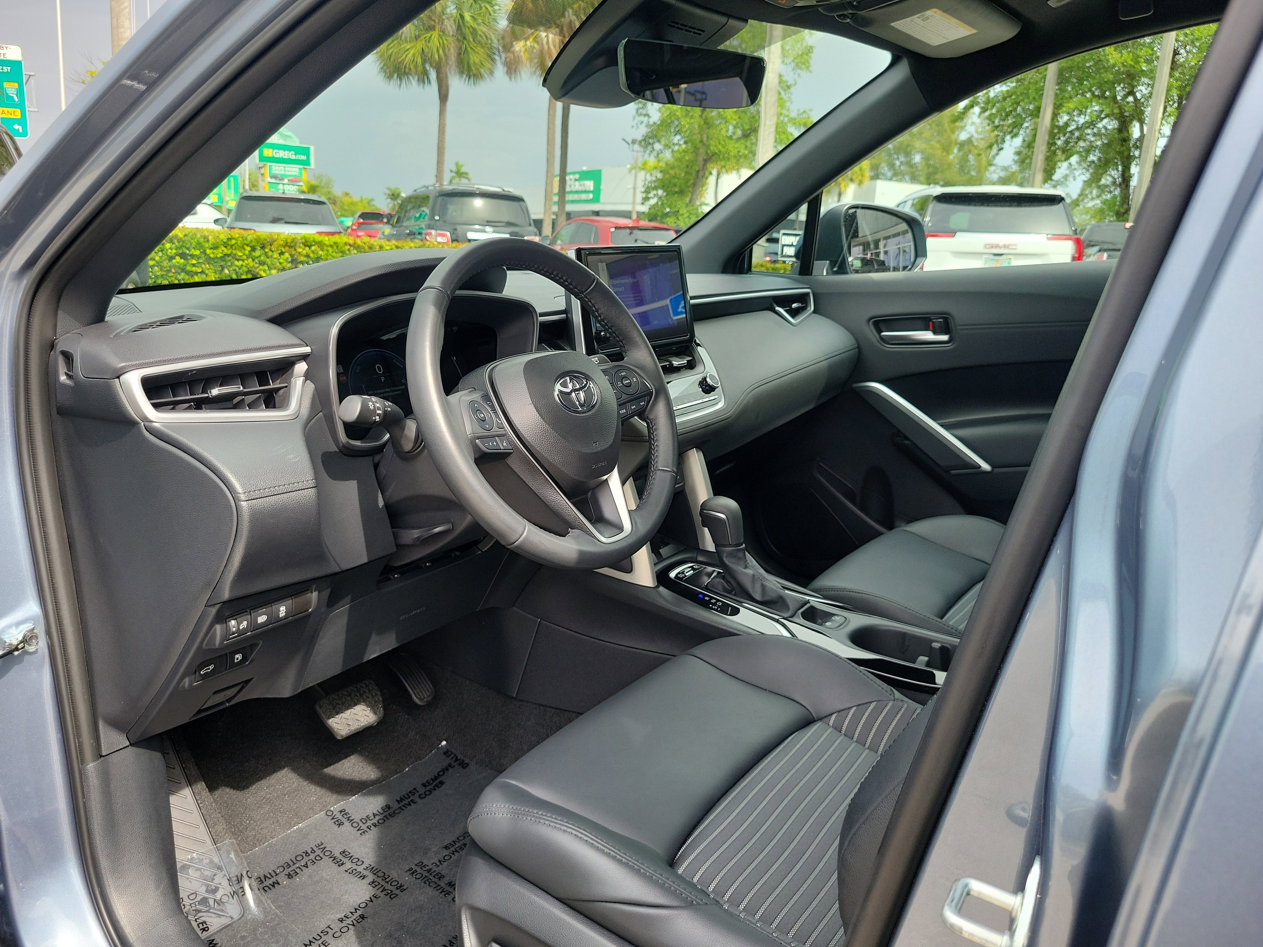 Used 2024 Toyota Corolla Cross AWD Hybrid w/ Convenience Package image 9