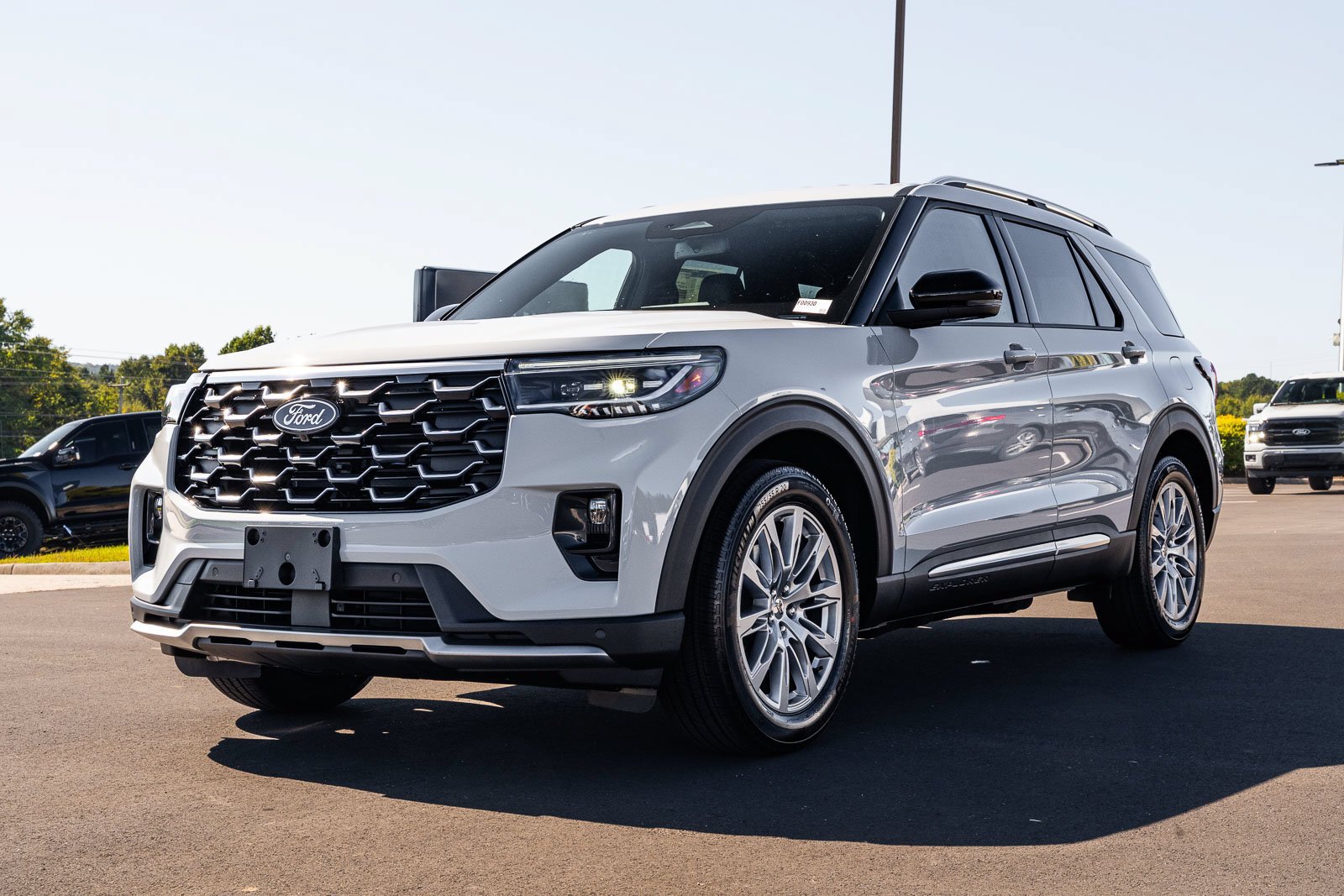 New 2027 Ford Explorer Platinum RWD image 2