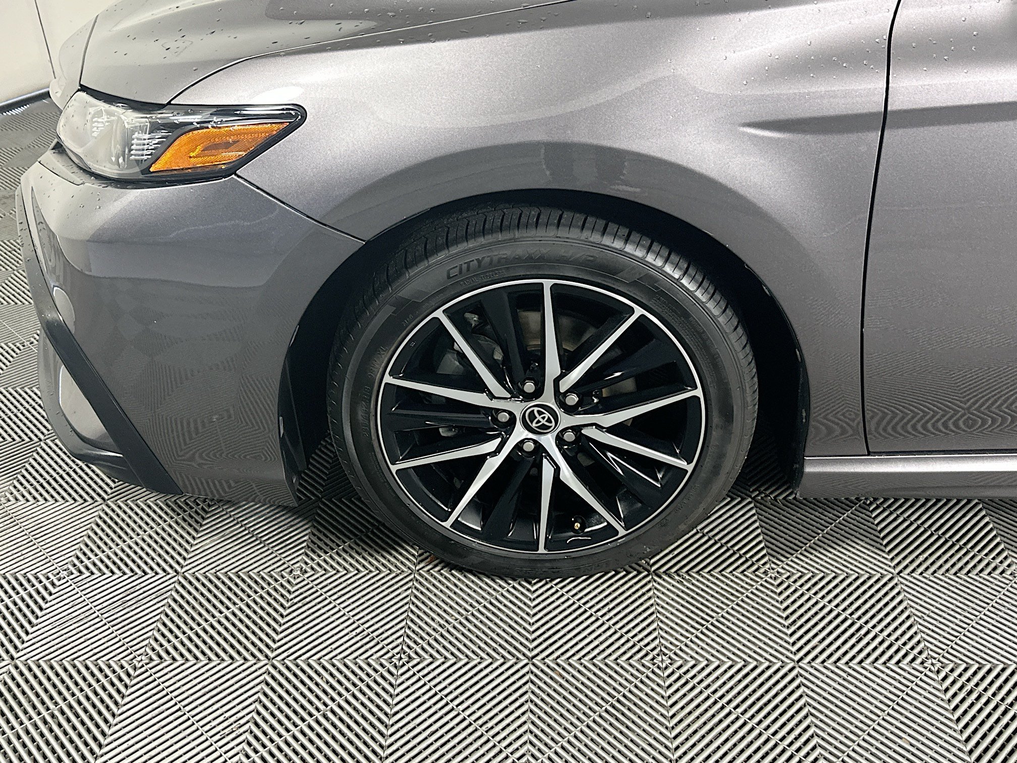 Used 2022 Toyota Camry SE w/ Convenience Package FWD image 11