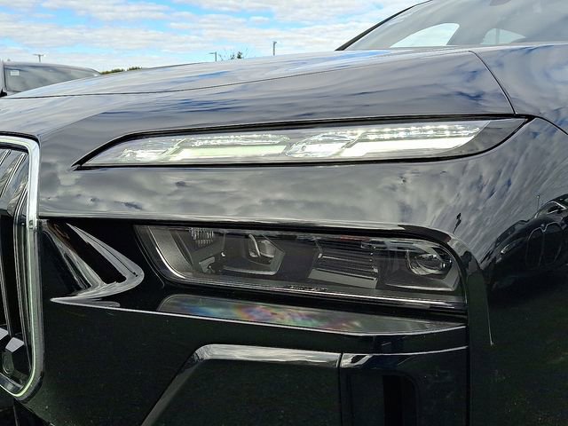 Certified 2024 BMW 760i xDrive w/ Executive Package image 9