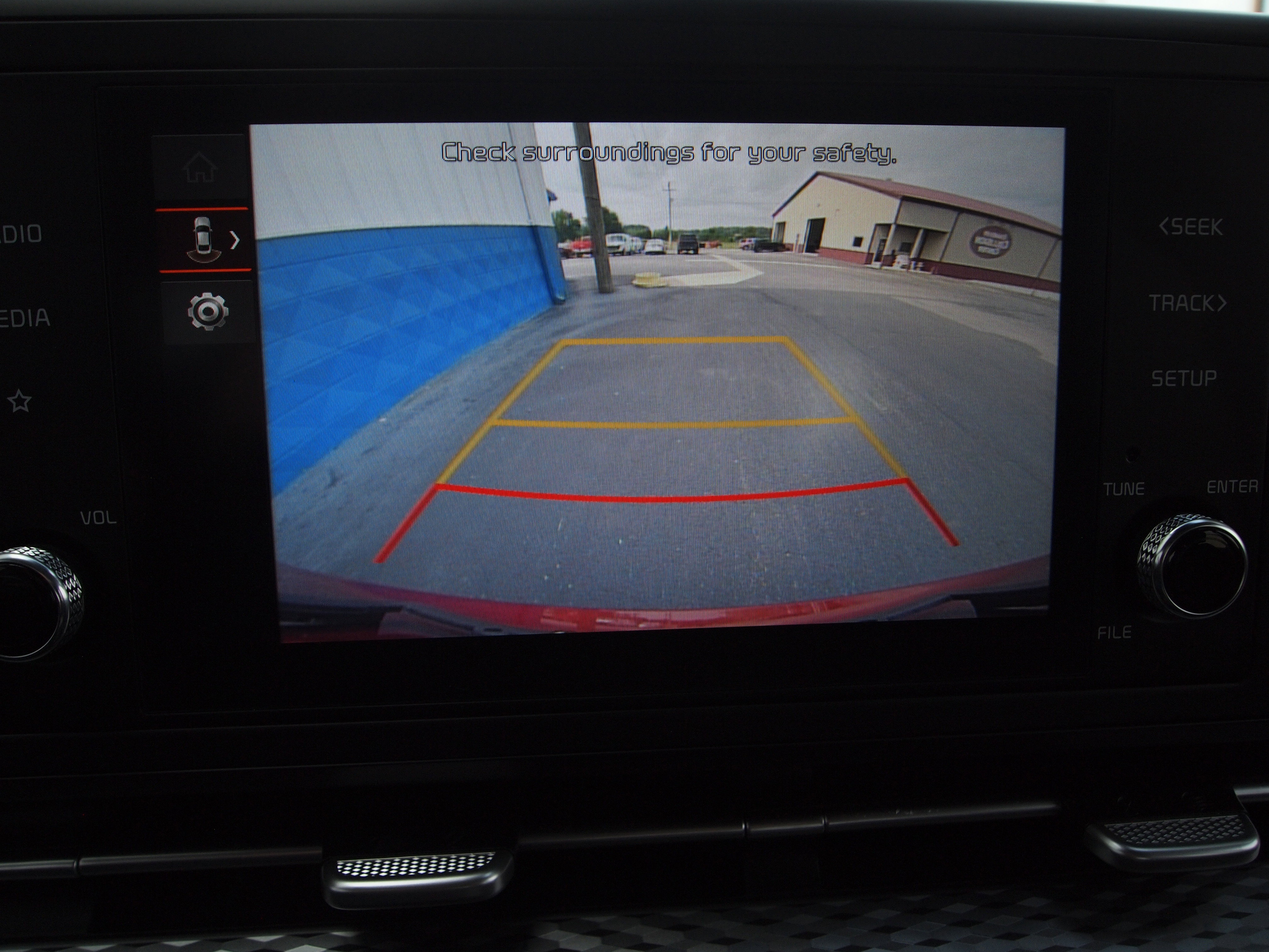 Used 2023 Kia Carnival LX FWD image 18