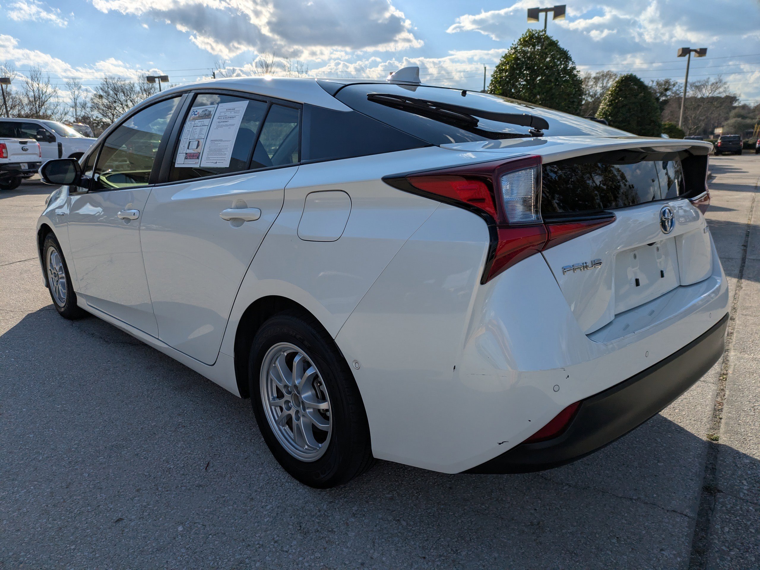 Used 2020 Toyota Prius LE image 6