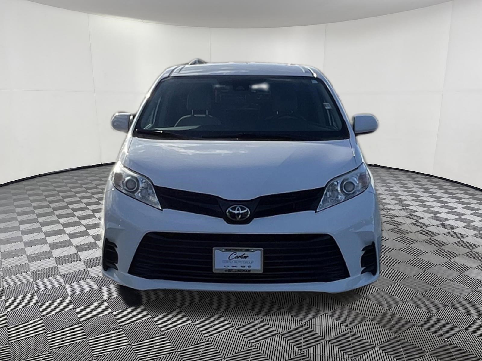 Used 2020 Toyota Sienna L FWD image 2
