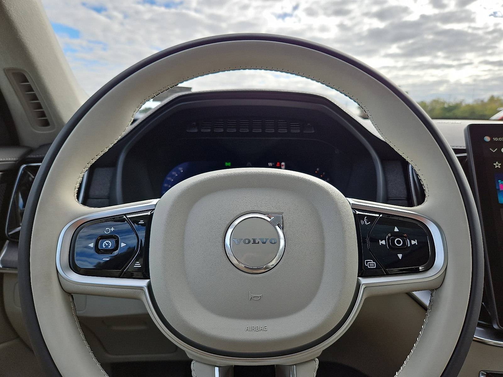 New 2026 Volvo XC90 B6 Ultra w/ Lounge Package image 18