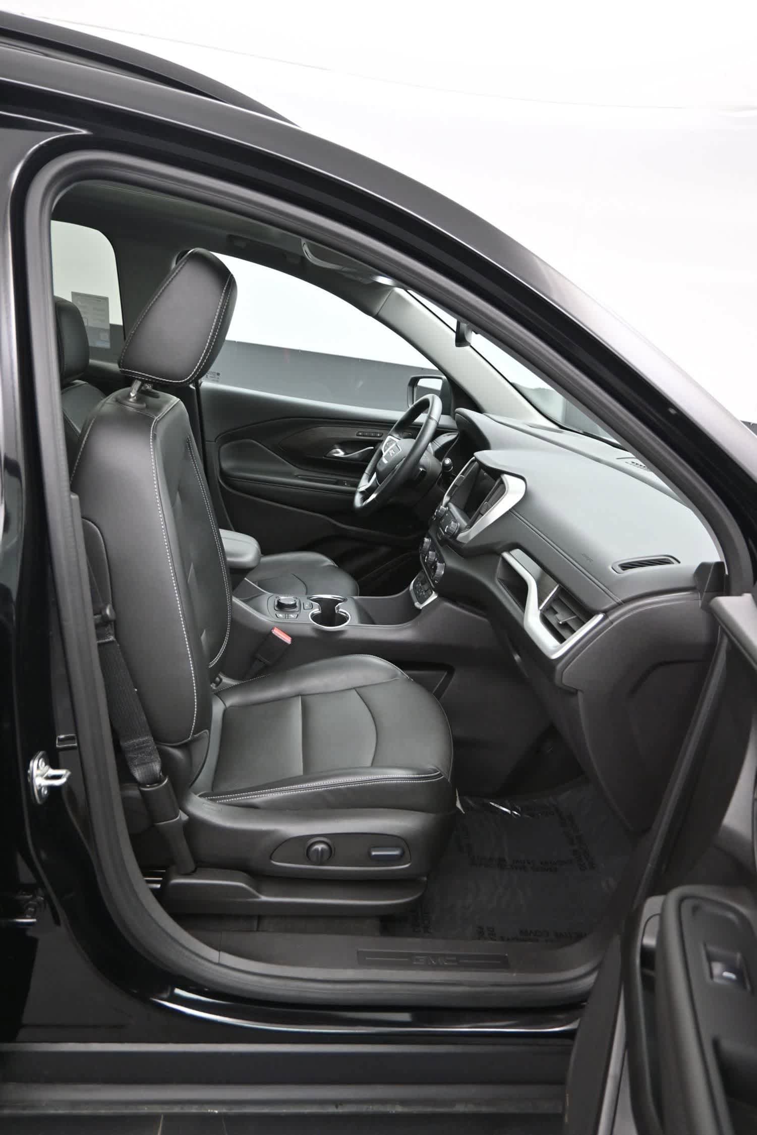 Used 2024 GMC Terrain SLT w/ Tech Package AWD/4WD image 11