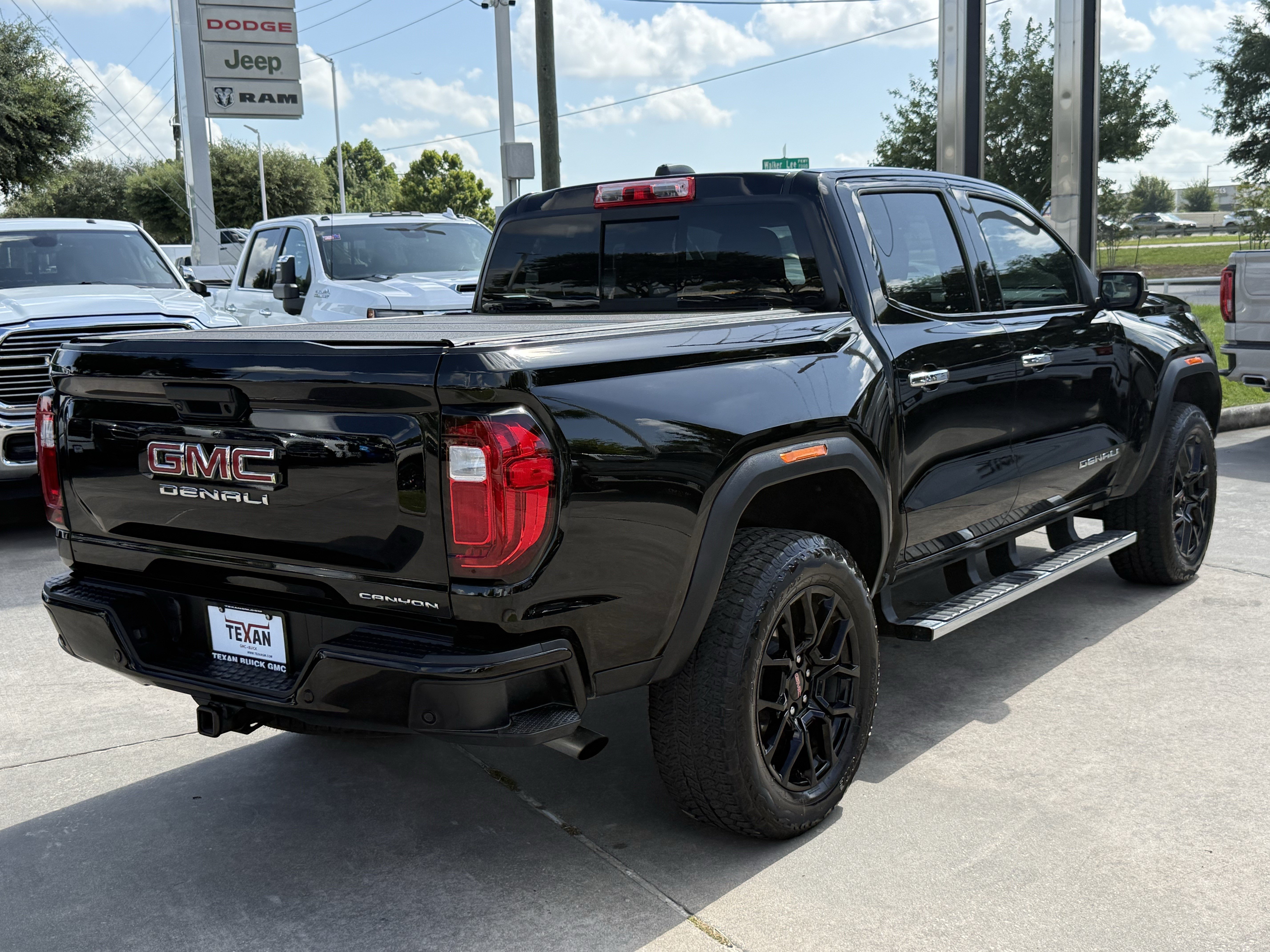 Used 2023 GMC Canyon Denali w/ Denali Black Edition AWD/4WD image 5
