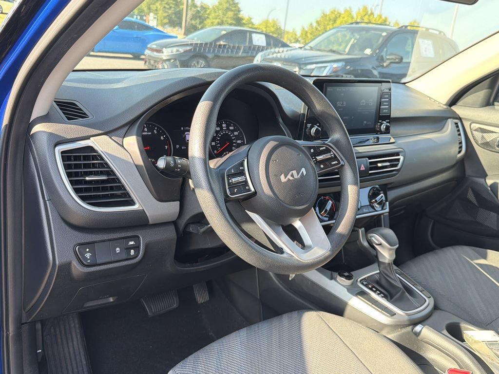 Used 2023 Kia Seltos LX AWD/4WD image 10