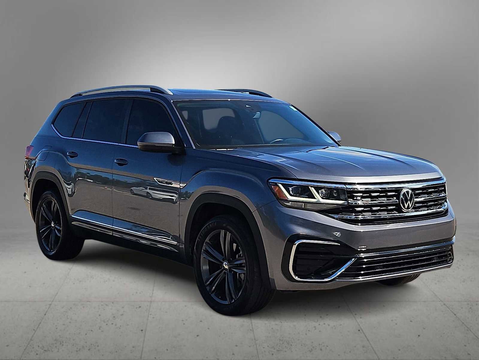 Used 2022 Volkswagen Atlas SEL R-Line image 2