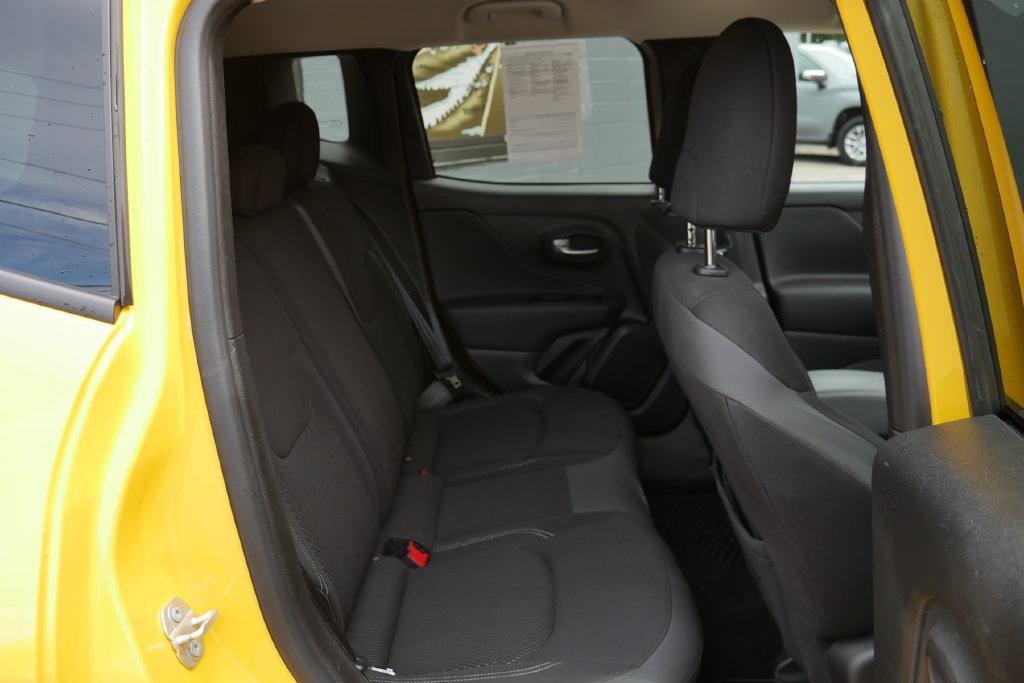 Used 2023 Jeep Renegade Latitude w/ Premium Group AWD/4WD image 11
