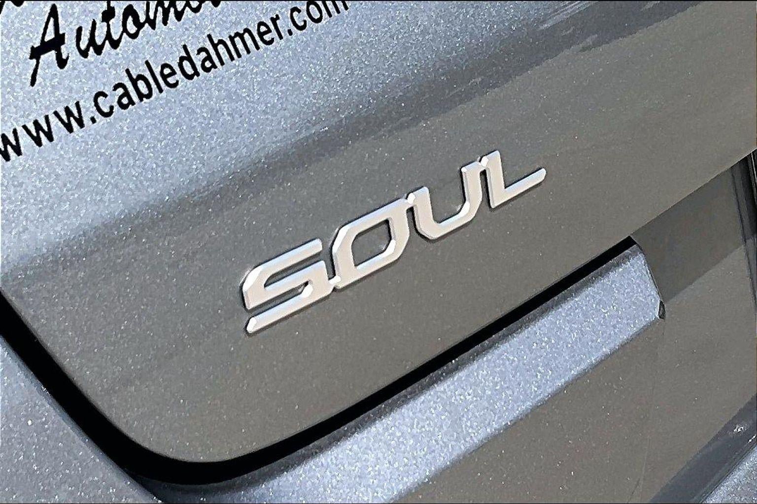 Used 2025 Kia Soul LX w/ LX Technology Package FWD image 24