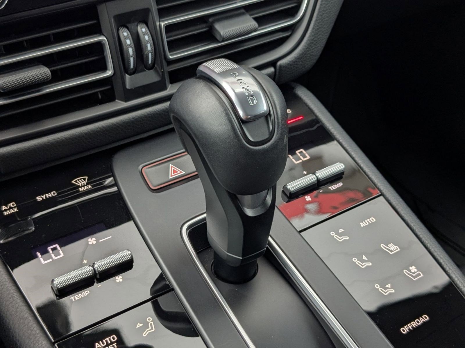 Certified 2026 Porsche Macan AWD/4WD image 19