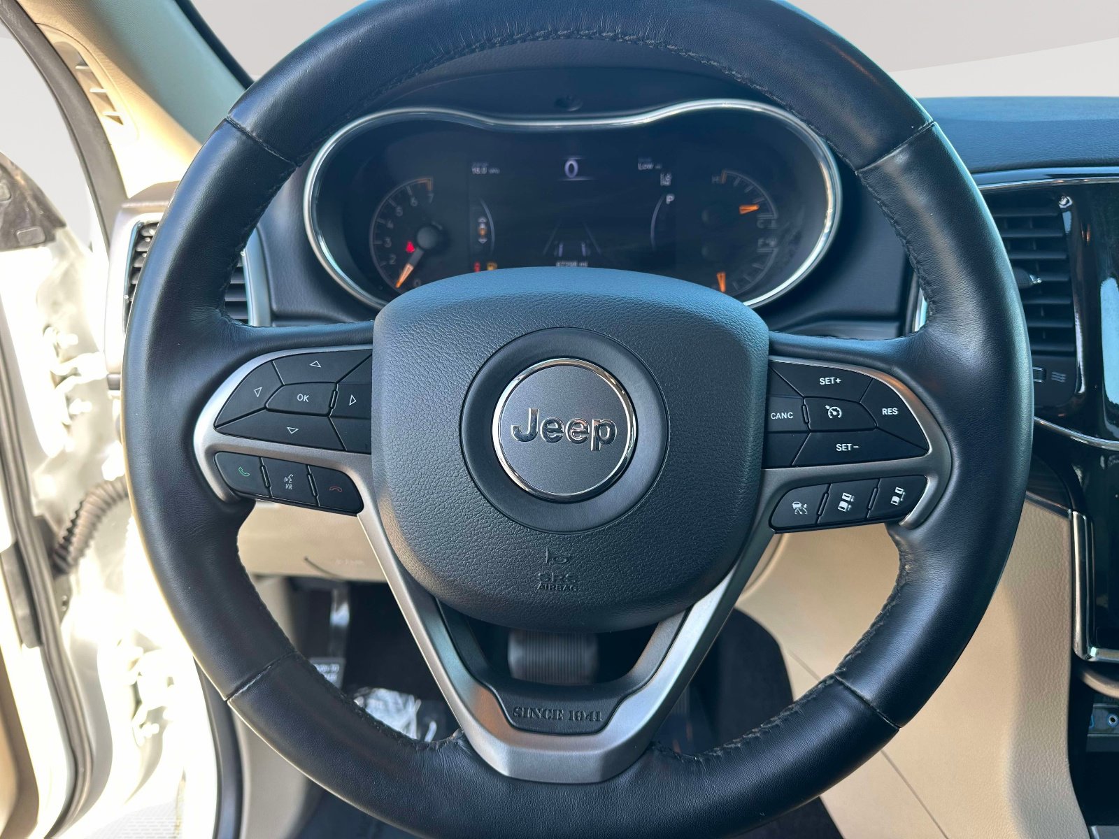 Used 2019 Jeep Grand Cherokee Limited image 15