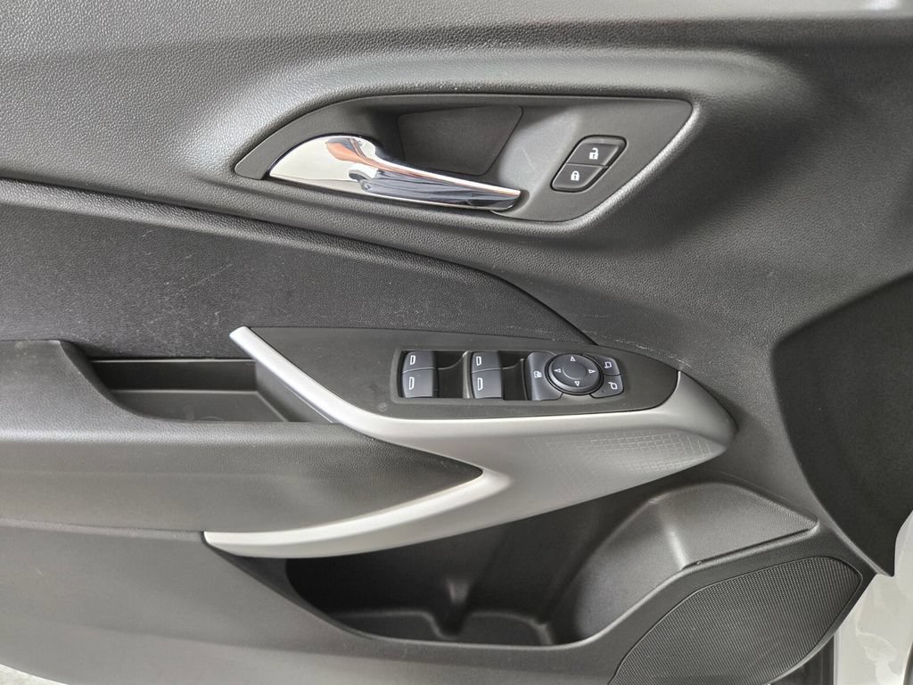 Used 2024 Chevrolet Trax RS w/ Driver Confidence Package FWD image 23