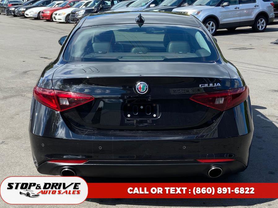 Used 2018 Alfa Romeo Giulia image 4