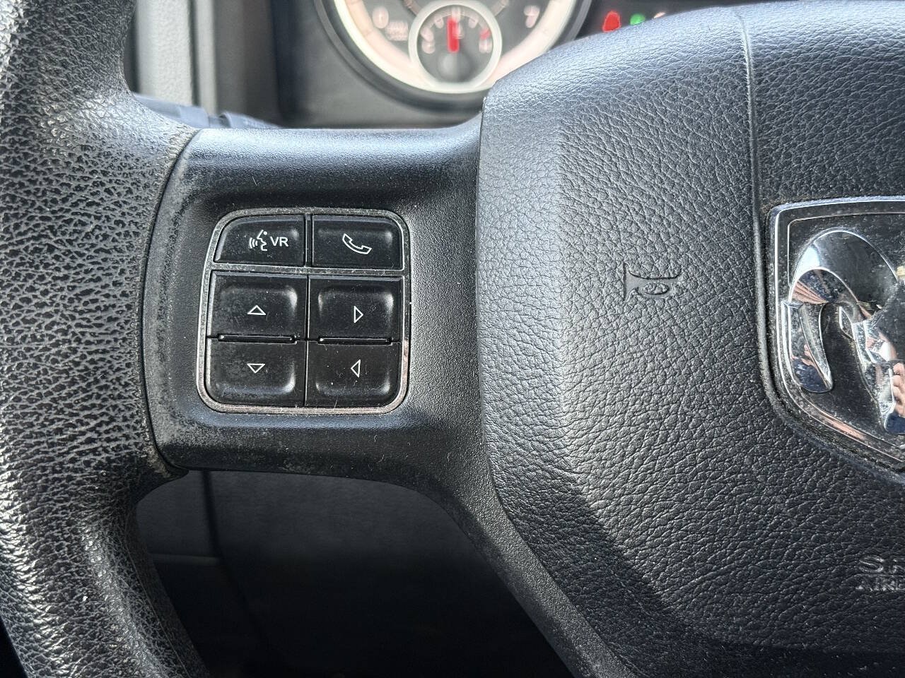Used 2017 RAM 1500 Classic SLT AWD/4WD image 29